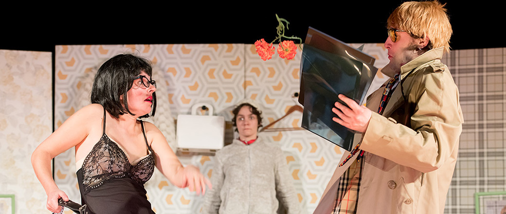 Spectacle : Chien, femme, homme