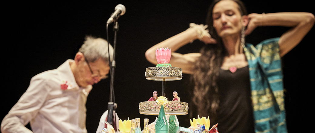 illustration du spectacle ສຽງຂອງຍ່າ (la voix de ma grand-mère)